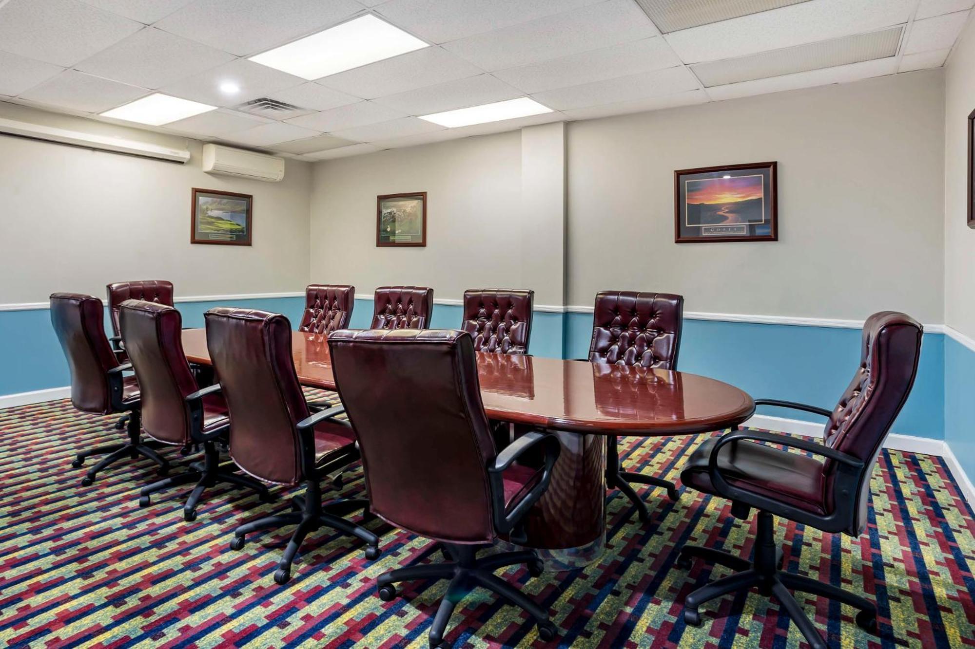 Best Western Rutgers University Hotel East Brunswick Exterior photo